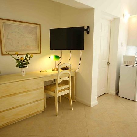 Cattleya Luxury Suites Кингстон Экстерьер фото