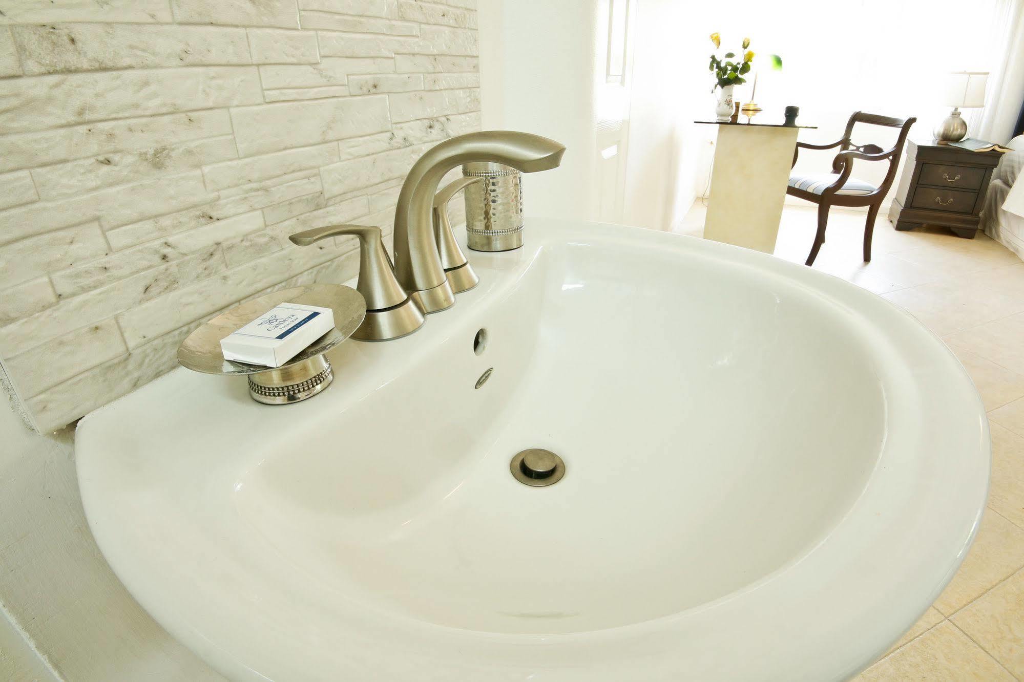 Cattleya Luxury Suites Кингстон Экстерьер фото